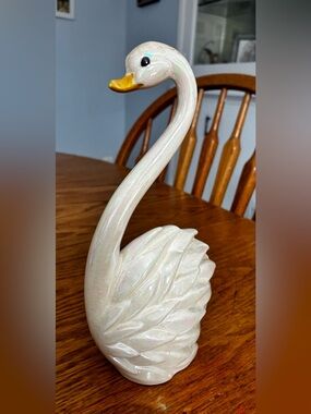 VTG Roselane Iridescent White Art Pottery Swan Figurine #261